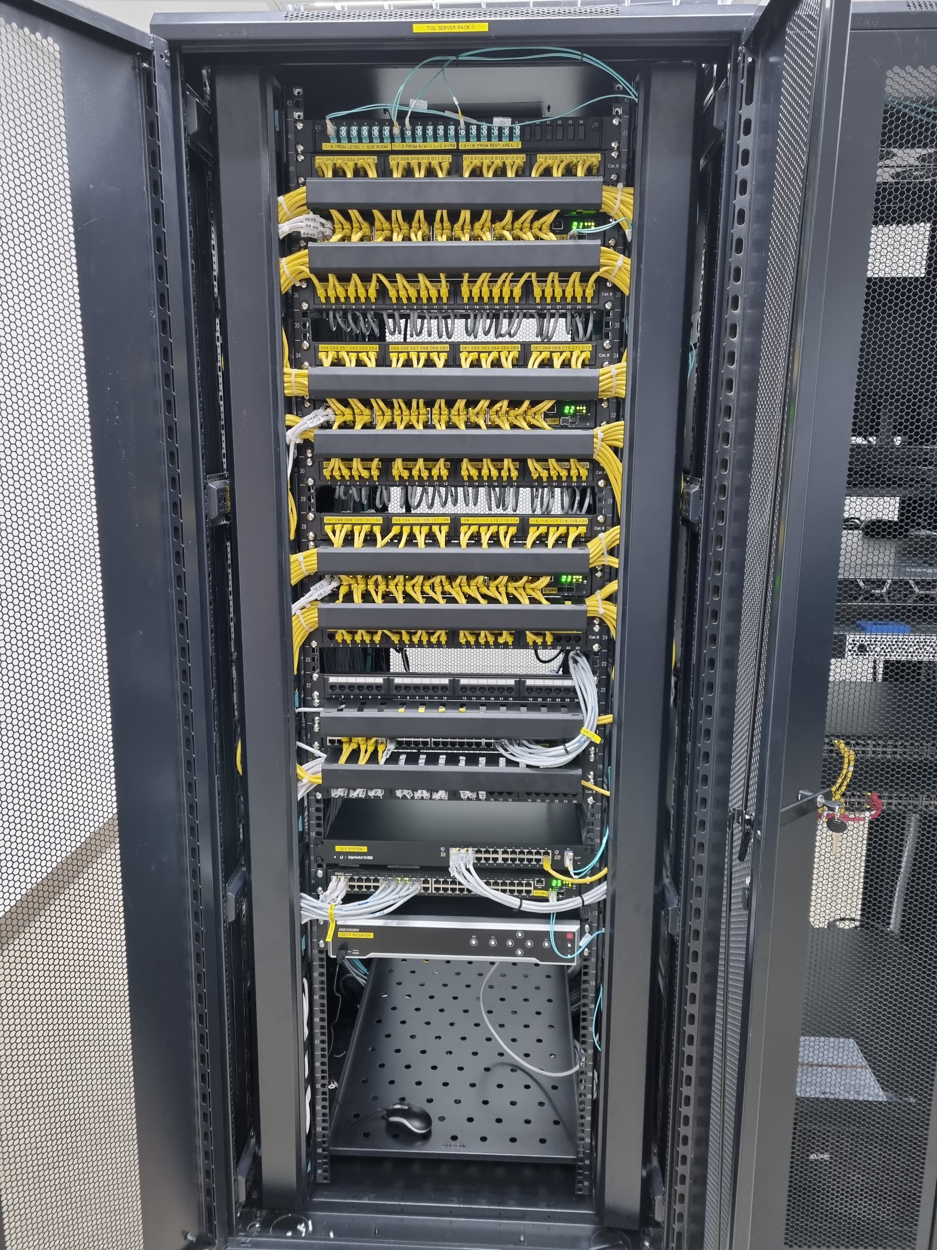 Network CAT6 laying and patching
